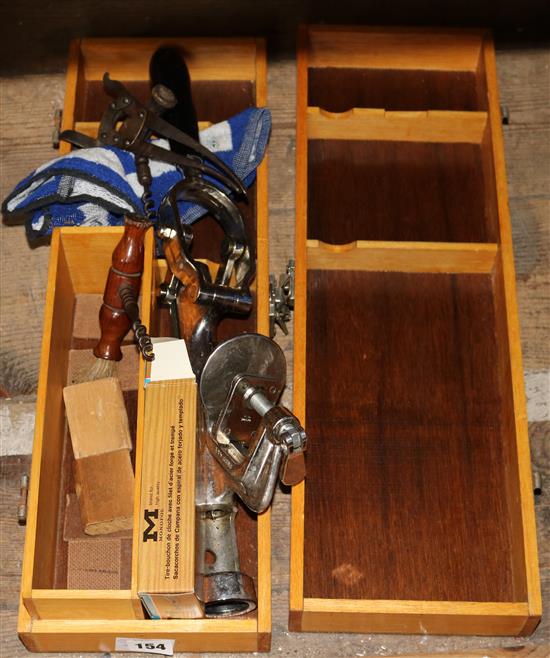 Cased bar corkscrew, bar tap, level corkscrew etc(-)